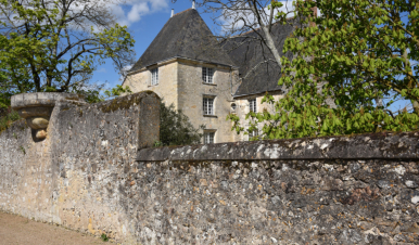 Honoré de Balzac (1799-1850) résida souvent au château. Hôte de Monsieur de Margonne il y écrivit entre autres, "Père Goriot" et "Le lys dans la vallée"